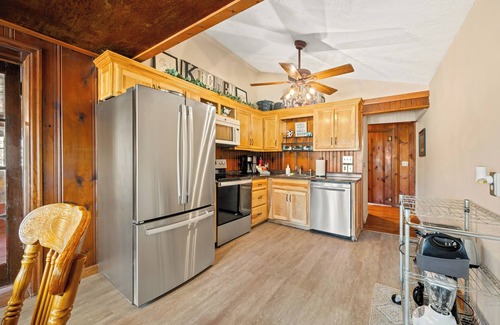 Morgantown Cabin | Country vacationing everyone will enjoy!