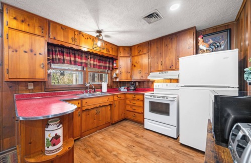 Morgantown Cabin | Country vacationing everyone will enjoy!