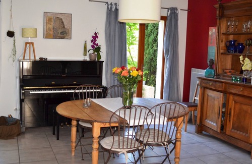 Eguilles Villa | Countryhouse with swimminpool in big, sunny gdn. for 6-9 pers near Aix en Pce