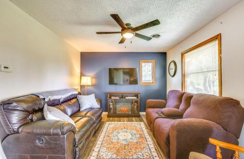 Chapman House | Countryside Escape 14 Mi to Milford and Geary Lakes!