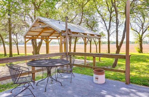 Chapman House | Countryside Escape 14 Mi to Milford and Geary Lakes!