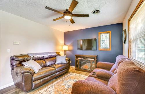 Chapman House | Countryside Escape 14 Mi to Milford and Geary Lakes!