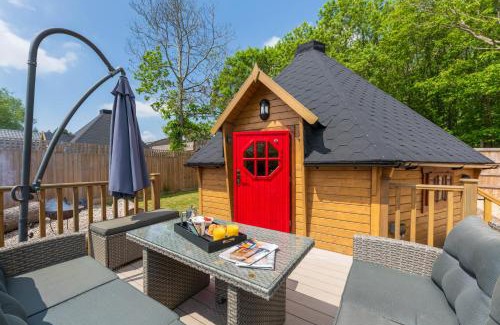 West Malling Other | Countryside lodges at WOODS MEADOW, One with hot tub, All sleep 5 or 6 and have Wifi, En suite, Kitchenette, Fire Pits, Children's Play Area, Tennis, Surrounded by Nature - your peaceful family retreat nr Brands Hatch Kent!