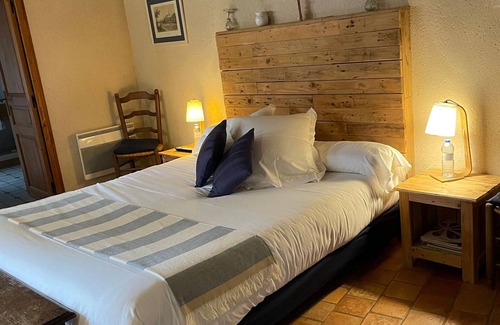 Solesmes Bed & Breakfast | Countryside Retreat with Pool Near Solesmes Abbey