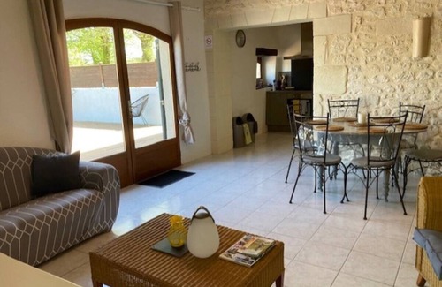 Chaunac Cottage | Countyside gîte for 5 people with heated swimming pool