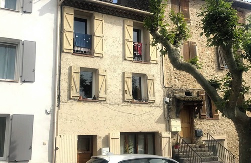 Saint-Paul-en-Foret Apartment | Coup de Coeur Assuré! Appartement Situé au Coeur dun Village Provencal