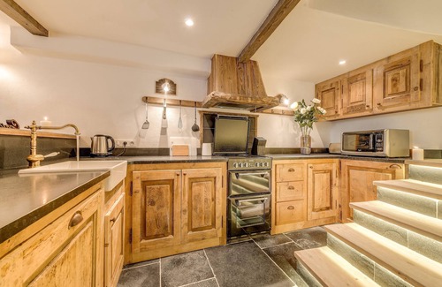 Sainte-Foy-Tarentaise Ski Chalet | Couple's getaway. Large (70m2) 1 bed in Sainte Foy Station.