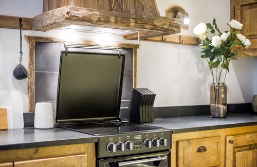 Sainte-Foy-Tarentaise Ski Chalet | Couple's getaway. Large (70m2) 1 bed in Sainte Foy Station.