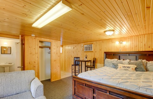 Eagle Rock Apartment | Couple’s Getaway w/ Resort Pool on Table Rock Lake