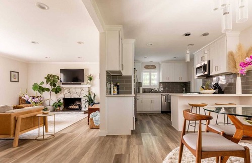 Huntington Beach House | Couples Paradise With Big Backyard
