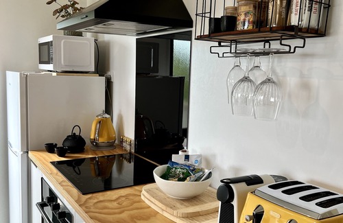 Aongatete Apartment | Couples Retreat with spectacular views and spa.
