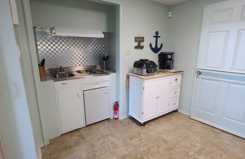 Mid America Apartment | Couples Romantic Lakefront Retreat/NEW HOT TUBn