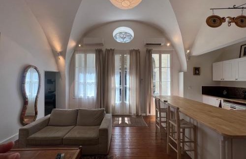 Montpellier City-Centre Apartment | Courbet's bachelor pad