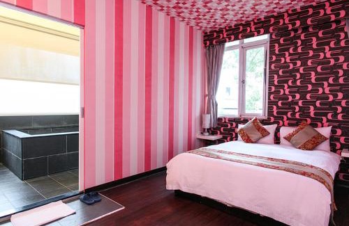 Wulai Hotel | Courier Station