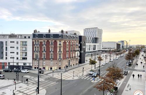 Anatole France Danton Apartment | Cours de la Rep - 50m Gare et Tram