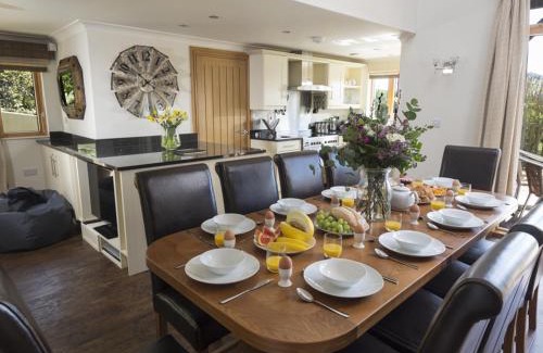 Bugford House | Court Lodge, Hillfield Village