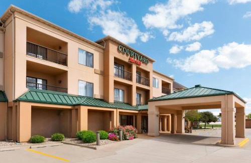 Normal Hotel | Courtyard by Marriott Bloomington Normal
