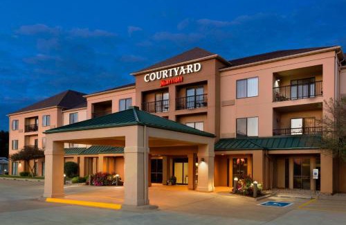 Normal Hotel | Courtyard by Marriott Bloomington Normal