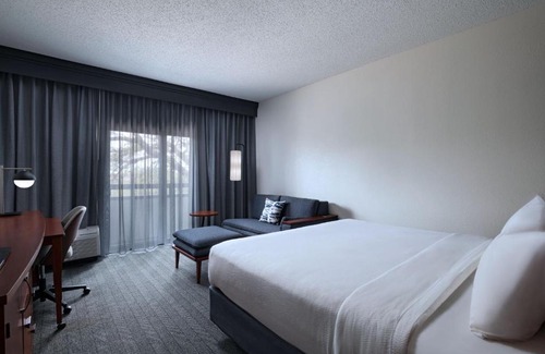 Richardson Hotel | Courtyard by Marriott Dallas Richardson at Spring Valley