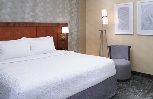 Dearborn Hotel | Courtyard by Marriott Detroit Dearborn