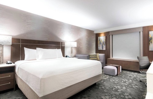 Edgewater Hotel | Courtyard by Marriott Edgewater NYC Area