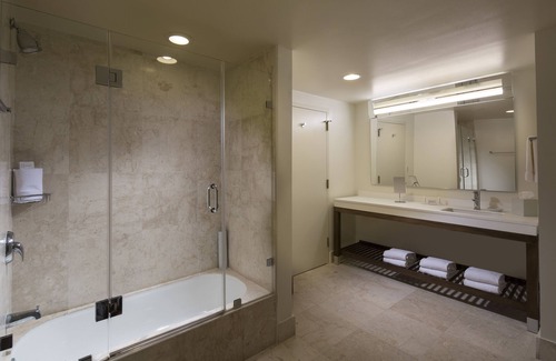 Downtown Hotel | Courtyard by Marriott Miami Dadeland