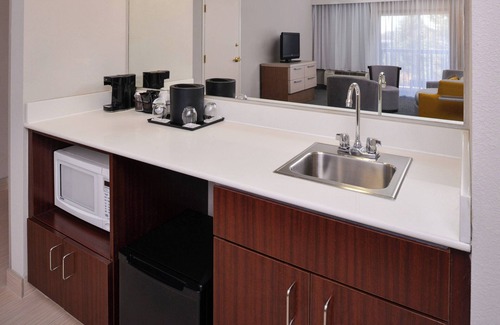 Brown Deer Hotel | Courtyard by Marriott Milwaukee Brown Deer