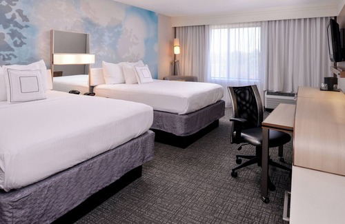 Brown Deer Hotel | Courtyard by Marriott Milwaukee Brown Deer