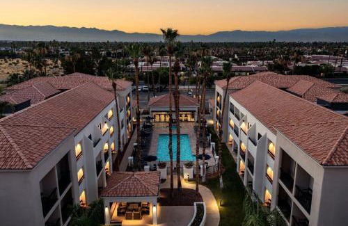 Palm Springs Hotel | Courtyard by Marriott Palm Springs
