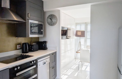 Pulborough Cottage | Courtyard Cottage, Pulborough - sleeps 5 guests in 3 bedrooms