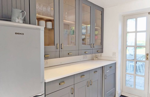 Pulborough Cottage | Courtyard Cottage, Pulborough - sleeps 5 guests in 3 bedrooms