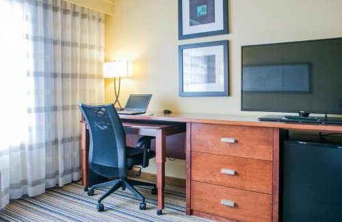 Moorhead Hotel | Courtyard Fargo Moorhead, MN