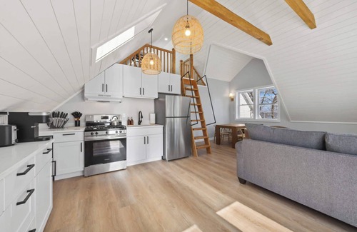 Surry House | Cove & Cottage at Newbury Neck