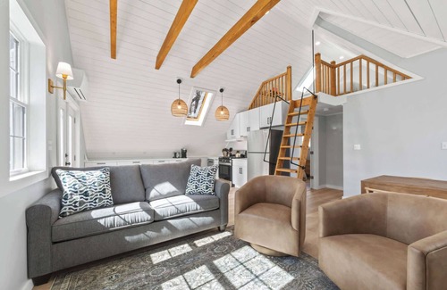Surry House | Cove & Cottage at Newbury Neck