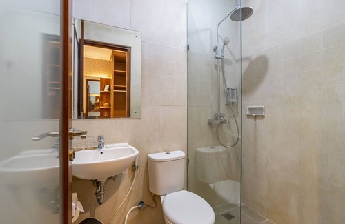 Renon Hotel | Cove Vin Stay