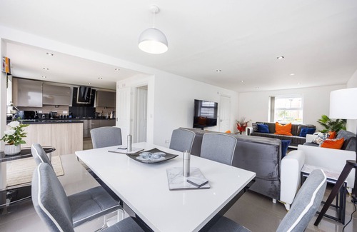 Gamston House | Coventry House for the Larger Group with Parking