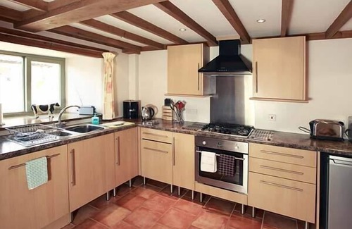Wrelton Cottage | COW BYRE COTTAGE, character holiday cottage, with a garden in Wrelton