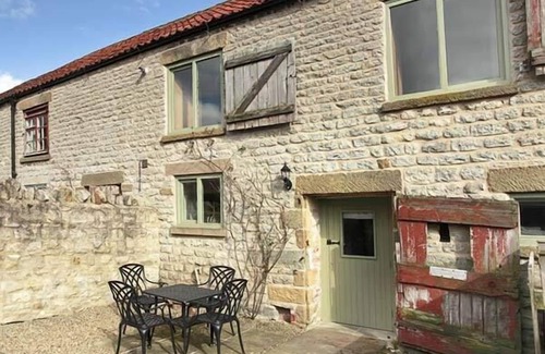 Wrelton Cottage | COW BYRE COTTAGE, character holiday cottage, with a garden in Wrelton