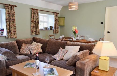 Cowbeech House | Cowbeech Farm Cottage