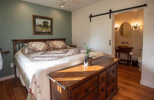 Waco Cabin | Cowbell Cabin With Hot Tub 15min to Downtown