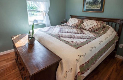 Waco Cabin | Cowbell Cabin With Hot Tub 15min to Downtown