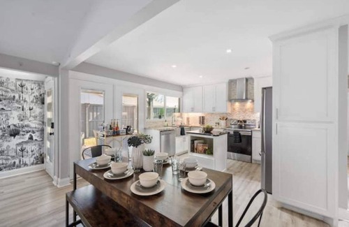 Grand Prairie House | Cowboy Cabana~pool~putting green~firepit~outdoor projector~games!