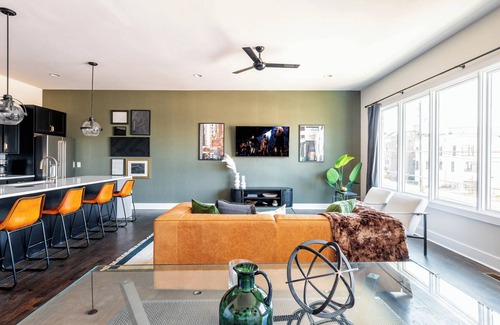 Edgehill Cottage | Cowboy Country - Private Rooftop With Hot Tub!