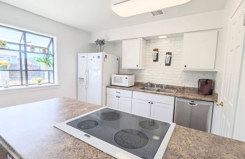 Cottonwood-Verde Village House | Cowboy Ranch Getaway Pet-Friendly Stay