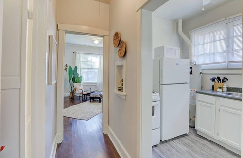 Cooper-Young Historic District House | Cox A · Memorable Nomad Haven! Walk to Cooper Young`s Best