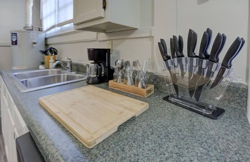 Cooper-Young Historic District House | Cox A · Memorable Nomad Haven! Walk to Cooper Young`s Best