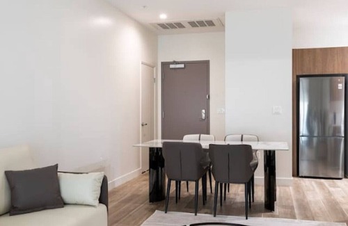 Wilshire Center Apartment | Cozy 1 Bed w/Balcony (ID241)