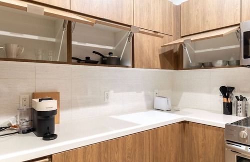 Wilshire Center Apartment | Cozy 1 Bed w/Balcony (ID241)