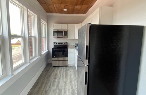 Kirksville Apartment | Cozy 1-bedroom apartment in awesome Kirksville up one long flight of stairs