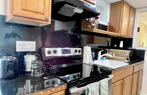 Upper Brookville Apartment | Cozy 1-bedroom apartment with AC, WiFi